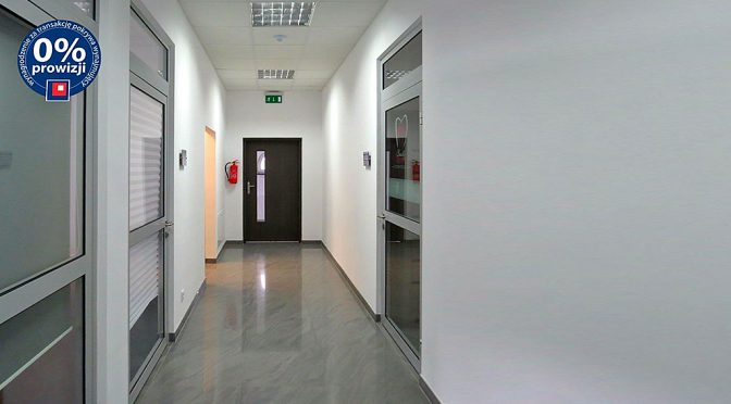 zdjęcie prezentuje hol prowadzący do lokalu biurowego do wynajmu Wrocław